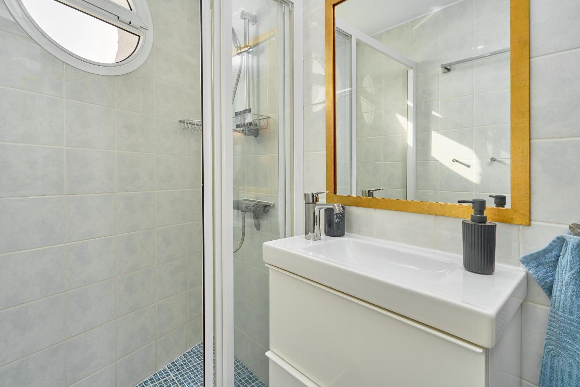 Spectacular Sea Views, 2 Bed,2 Bath Apartment