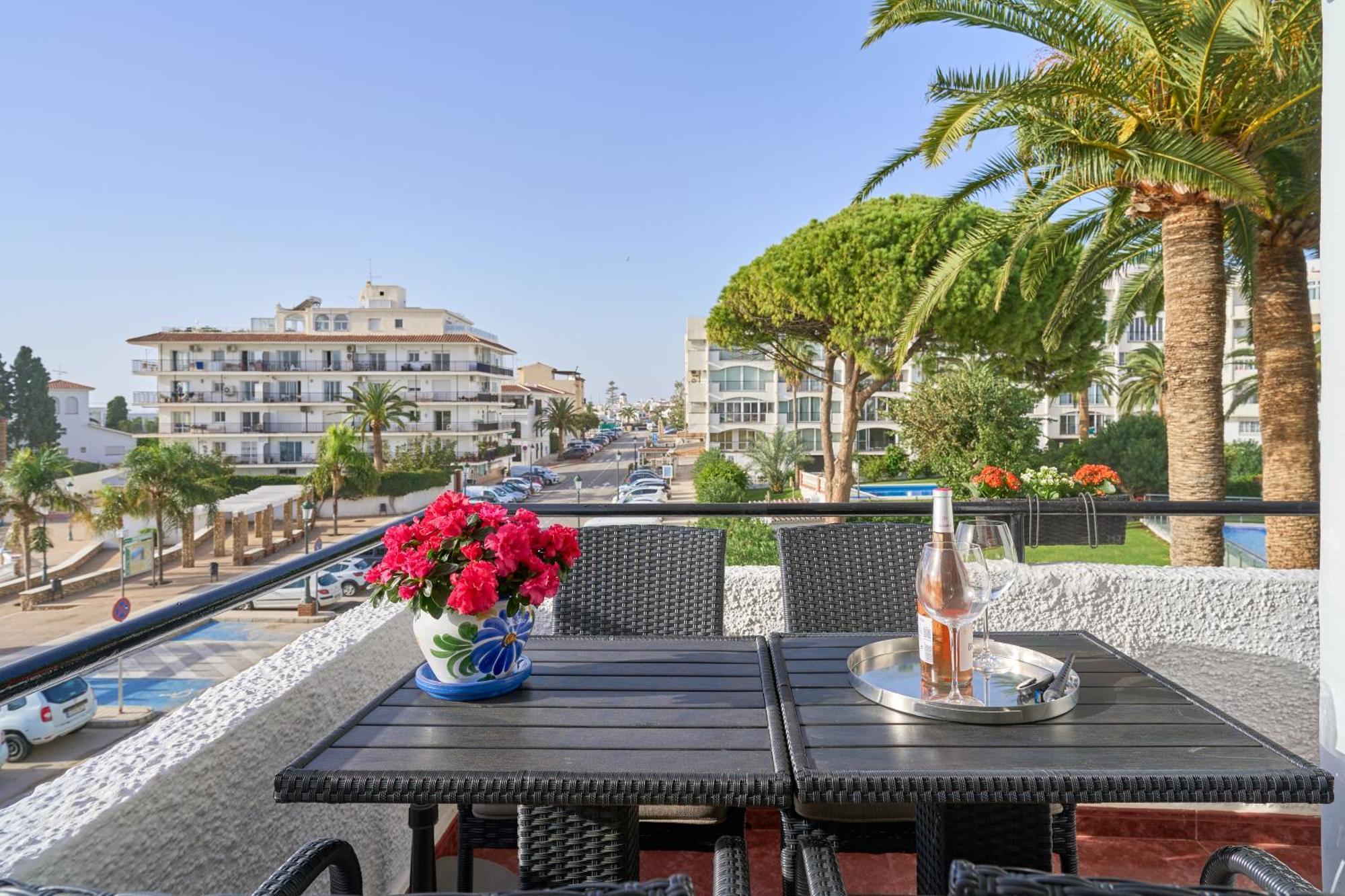 Spectacular Sea Views, 2 Bed,2 Bath Apartment *