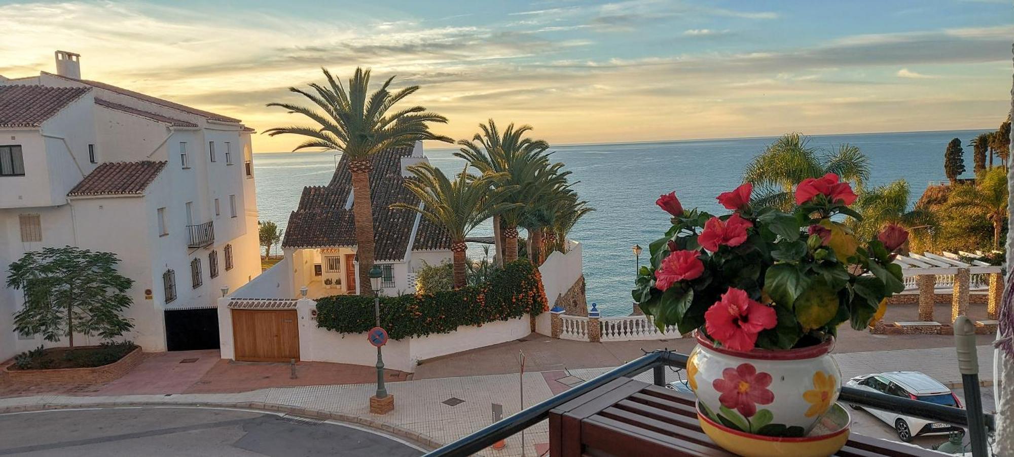 Apartment Spectacular Sea Views, 2 Bed,2 Bath *