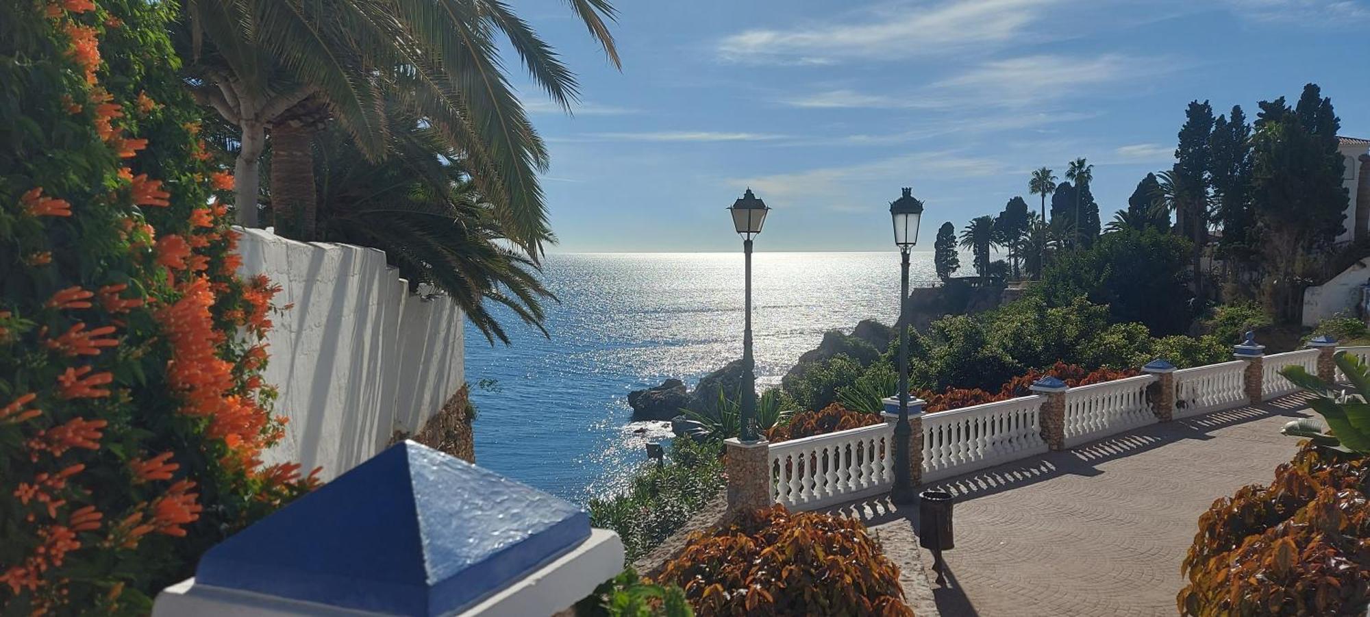 Spectacular Sea Views, 2 Bed,2 Bath Apartment