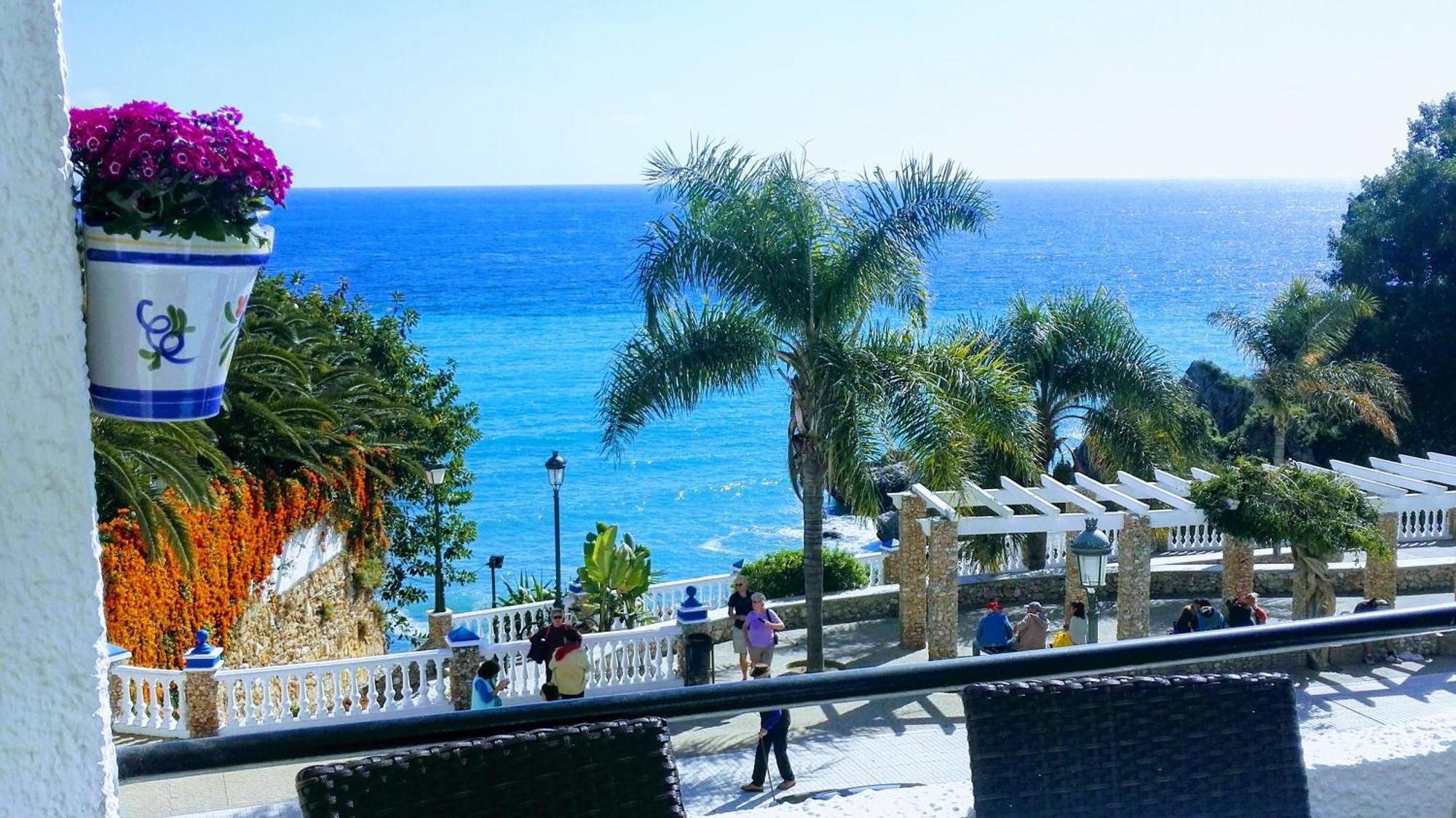Apartment Spectacular Sea Views, 2 Bed,2 Bath *